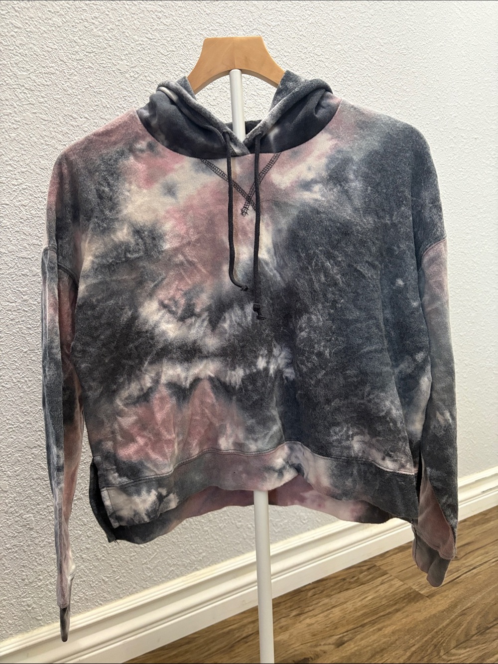 Hippie Rose Tie-Dye Hooded Pullover in Pink & Gray